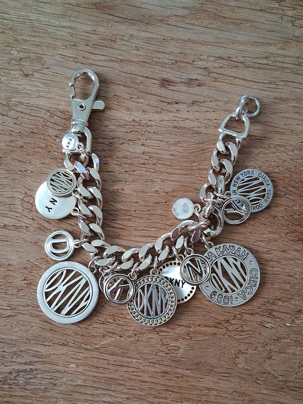 Dkny Gold Logo Charm Chain Key & Card Holder